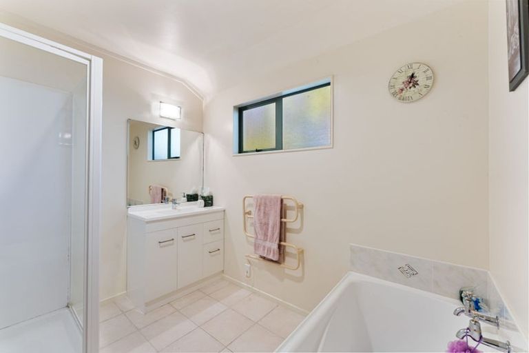 Photo of property in 243 Te Moana Road, Waikanae, 5036