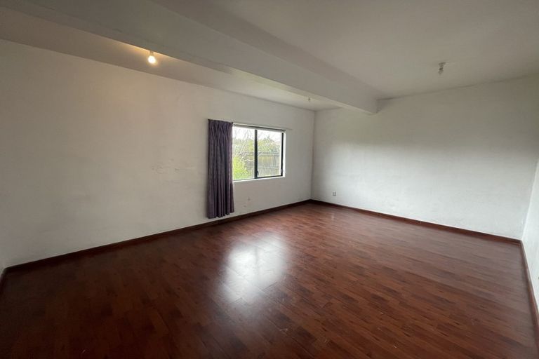 Photo of property in 1 Silverstone Place, Henderson, Auckland, 0612
