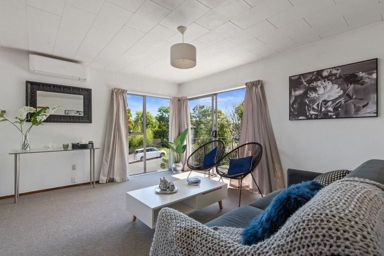 Photo of property in 4a Lavery Place, Sunnynook, Auckland, 0632