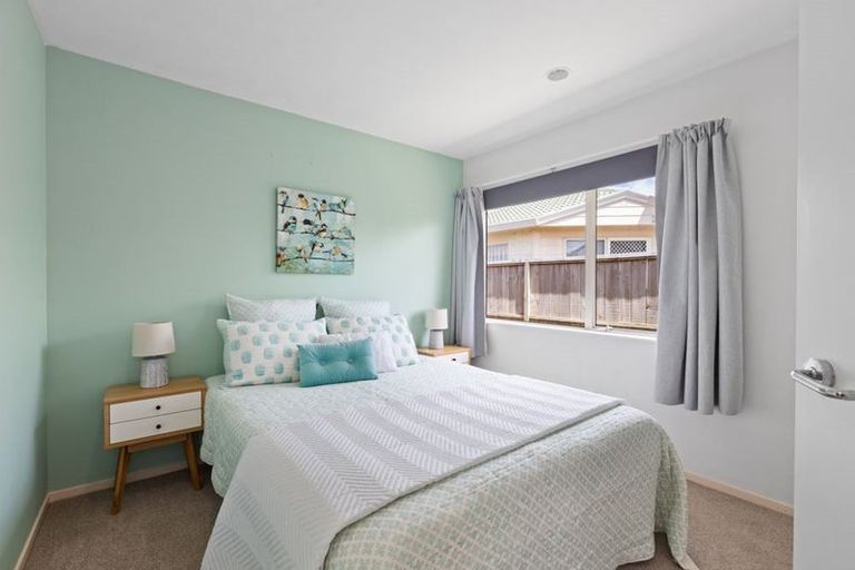 Photo of property in 88 Lakeside Drive, Orewa, 0931