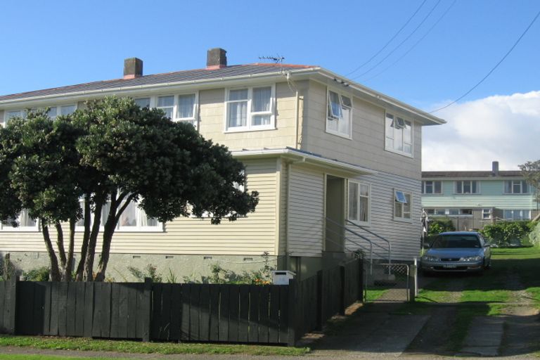 Photo of property in 16-18 Castor Crescent, Cannons Creek, Porirua, 5024