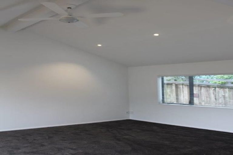 Photo of property in 2 Ware Place, Pakuranga Heights, Auckland, 2010