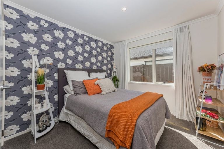 Photo of property in 13 Papa Orchard Drive, Kumeu, 0810