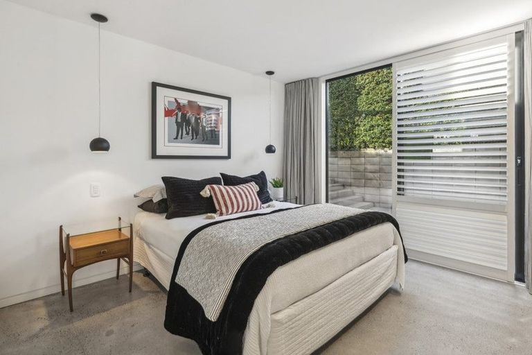 Photo of property in 22 Bridge View Road, Birkenhead, Auckland, 0626