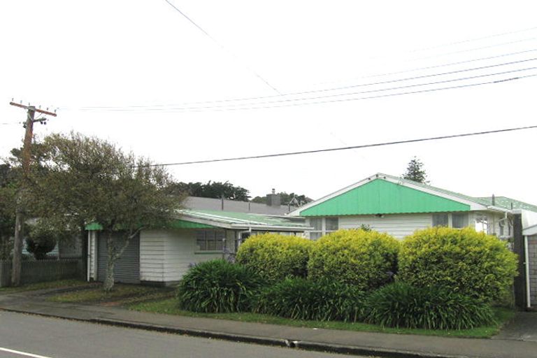 Photo of property in 16 Trebann Street, Paparangi, Wellington, 6037