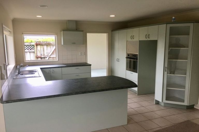 Photo of property in 10 Newry Close, East Tamaki Heights, Auckland, 2016