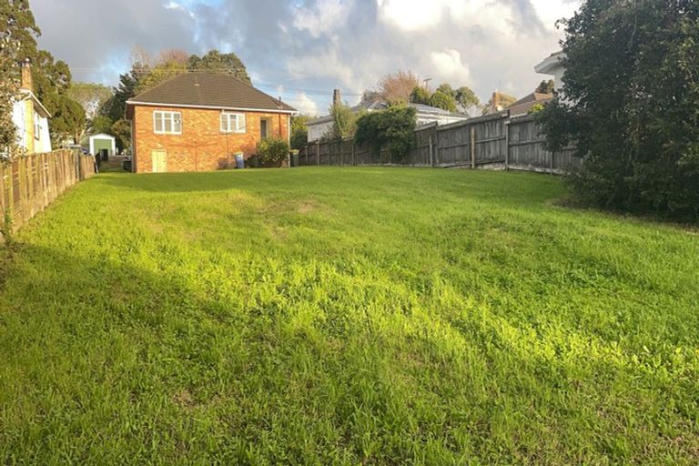 Photo of property in 63 Golf Road, New Lynn, Auckland, 0600