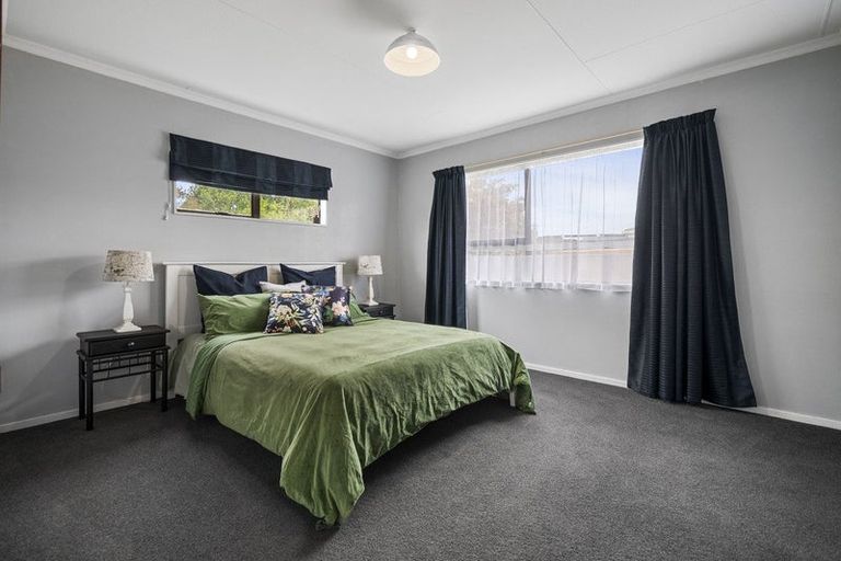 Photo of property in 3 Gladys Place, Kelvin Grove, Palmerston North, 4414