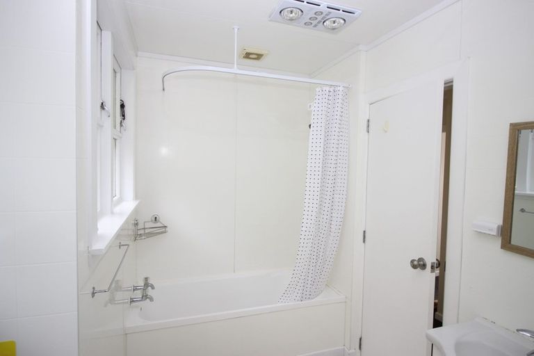 Photo of property in 47 Link Road, Newlands, Wellington, 6037