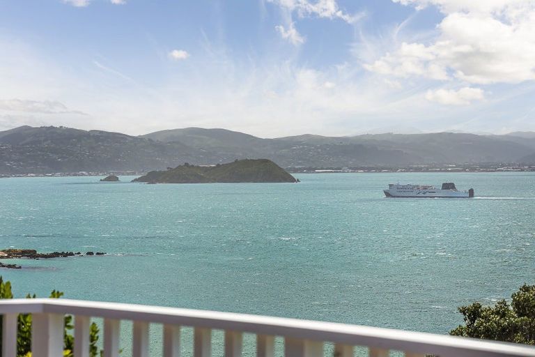 Photo of property in 22 Tai Paku Paku Road, Karaka Bays, Wellington, 6022