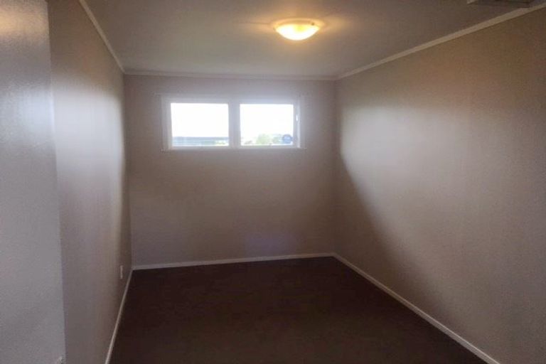 Photo of property in 8 Statesman Street, Henderson, Auckland, 0612