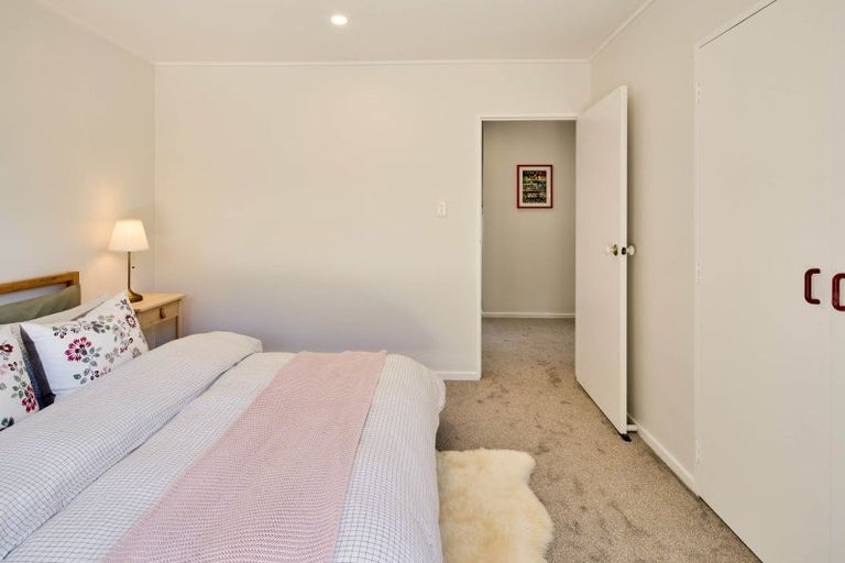 Photo of property in 39 Edgecombe Street, Newlands, Wellington, 6037