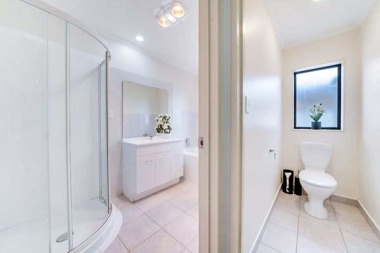 Photo of property in 16 Maadi Place, Papakura, 2110