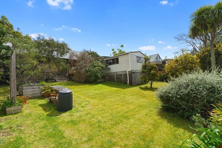 Photo of property in 771 East Coast Road, Northcross, Auckland, 0630