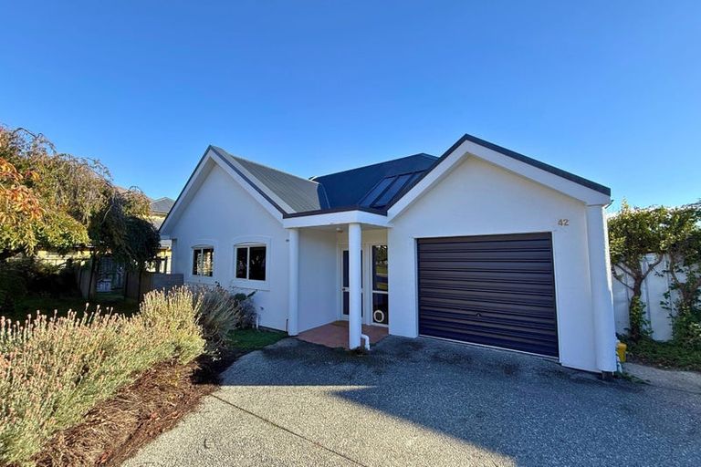Photo of property in 42 Meadowstone Drive, Wanaka, 9305