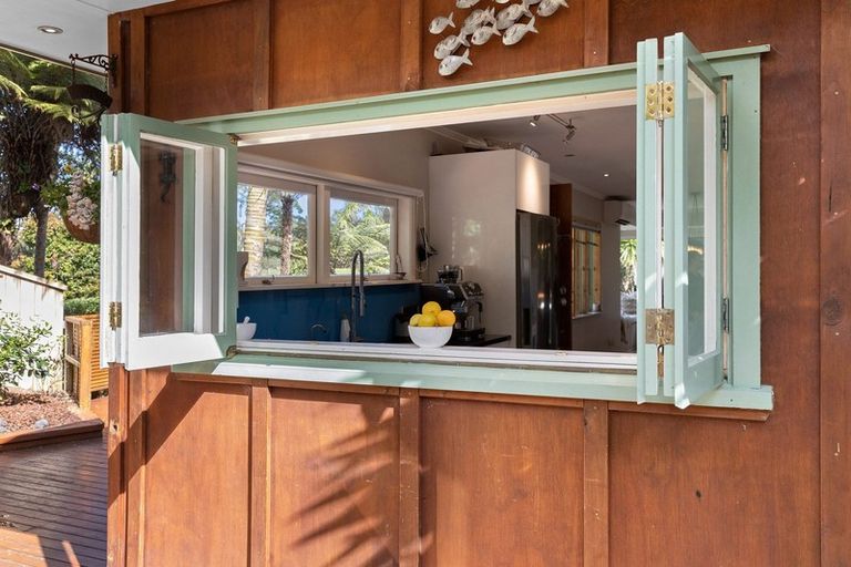 Photo of property in 89 Wood Bay Road, Titirangi, Auckland, 0604