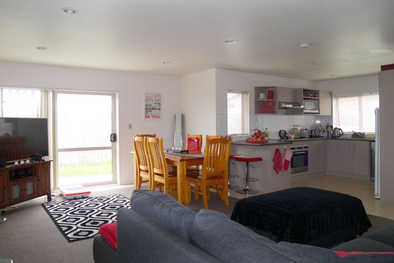 Photo of property in 42 Keri Vista Rise, Papakura, 2110