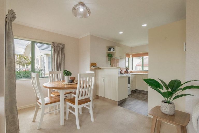Photo of property in 5 Royal Fern, Kelvin Grove, Palmerston North, 4414