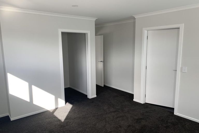 Photo of property in 91c Whites Line East, Waiwhetu, Lower Hutt, 5010