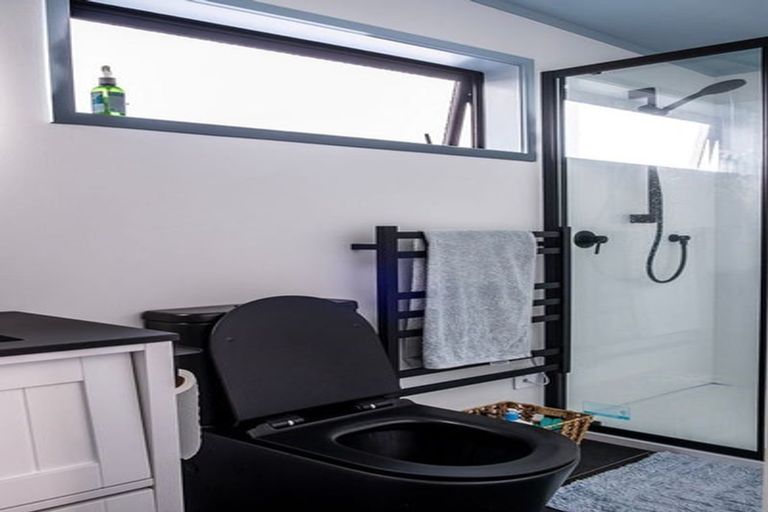Photo of property in 1/90 Gloria Avenue, Te Atatu Peninsula, Auckland, 0610