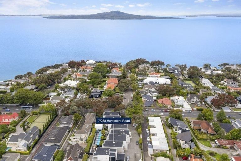 Photo of property in 7/258 Hurstmere Road, Takapuna, Auckland, 0622