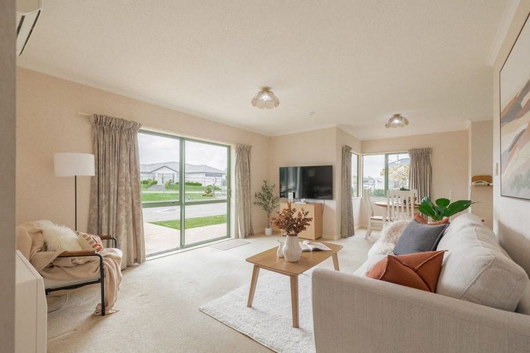 Photo of property in 5 Royal Fern, Kelvin Grove, Palmerston North, 4414