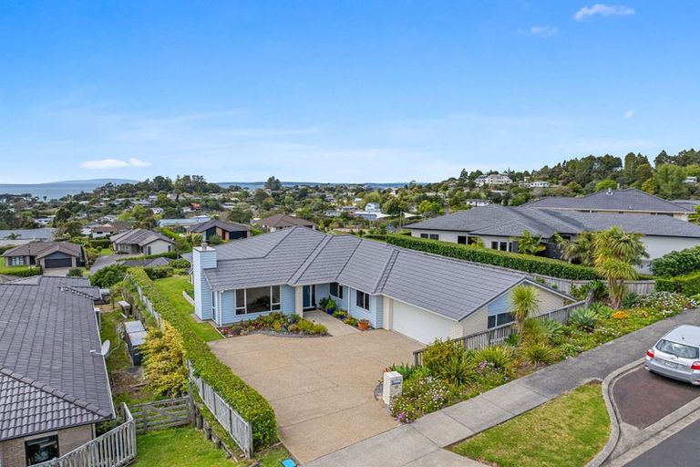 Photo of property in 15 Seaview Crescent, Hatfields Beach, Orewa, 0931
