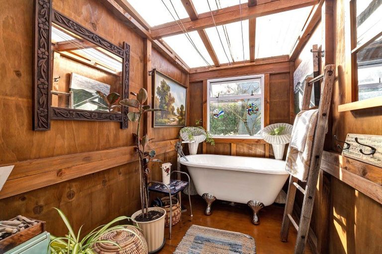 Photo of property in 8 Omata Road, Westown, New Plymouth, 4310