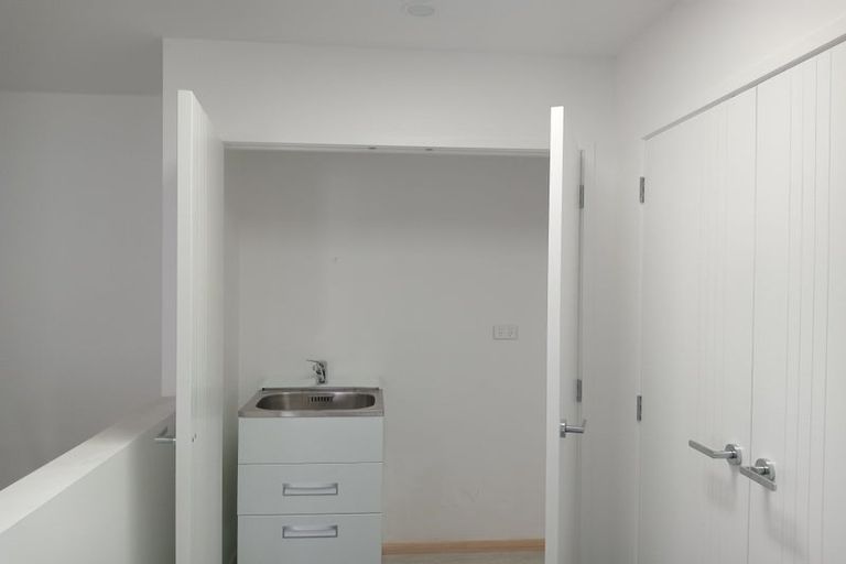 Photo of property in 216b Lake Road, Northcote, Auckland, 0627