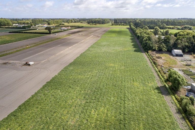 Photo of property in 37 Mcsaveneys Road, Marshland, Christchurch, 8051