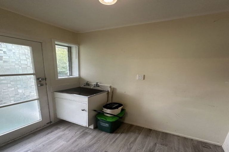 Photo of property in 1/14 Lake Road, Northcote, Auckland, 0627