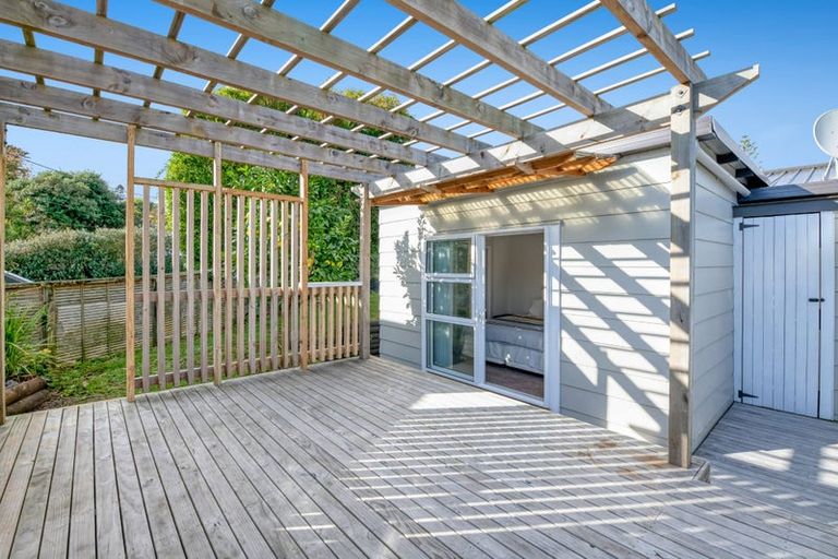 Photo of property in 5 Maori Hut Road, Red Beach, 0932