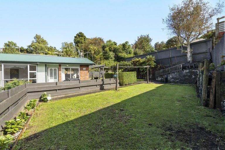 Photo of property in 10 Whitby Place, Westown, New Plymouth, 4310