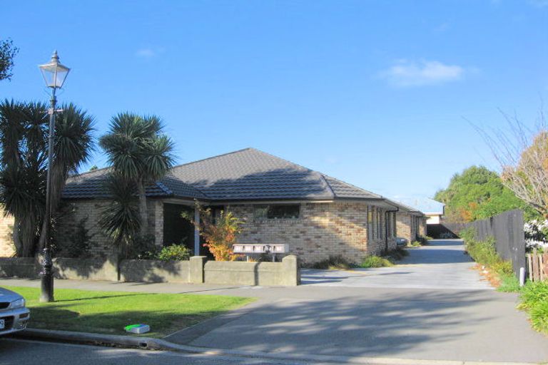 Photo of property in 16e Defoe Place, Waltham, Christchurch, 8023