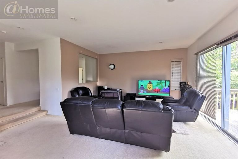 Photo of property in 39 Hewlett Road, Massey, Auckland, 0614