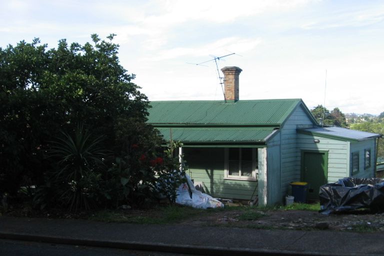 Photo of property in 180 Old Titirangi Road, New Lynn, Auckland, 0600
