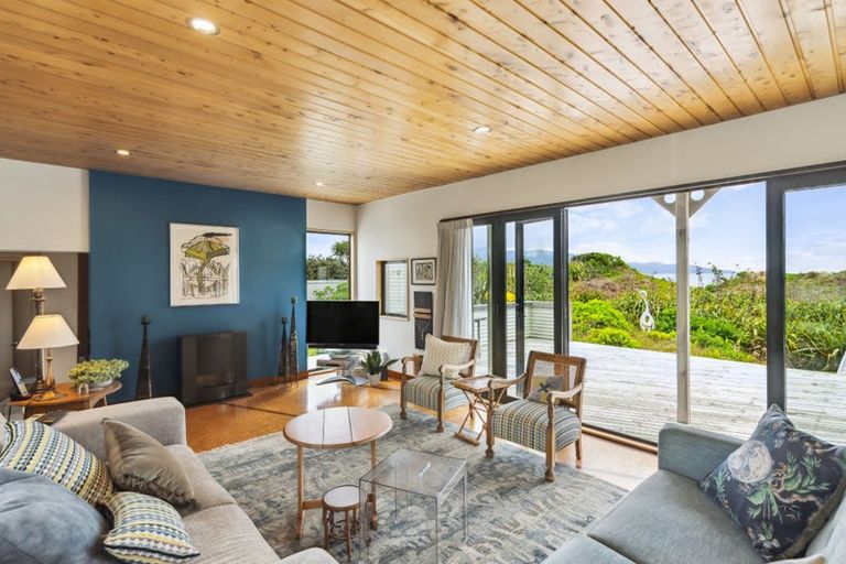 Photo of property in 5 Nuhaka Place, Paraparaumu Beach, Paraparaumu, 5032