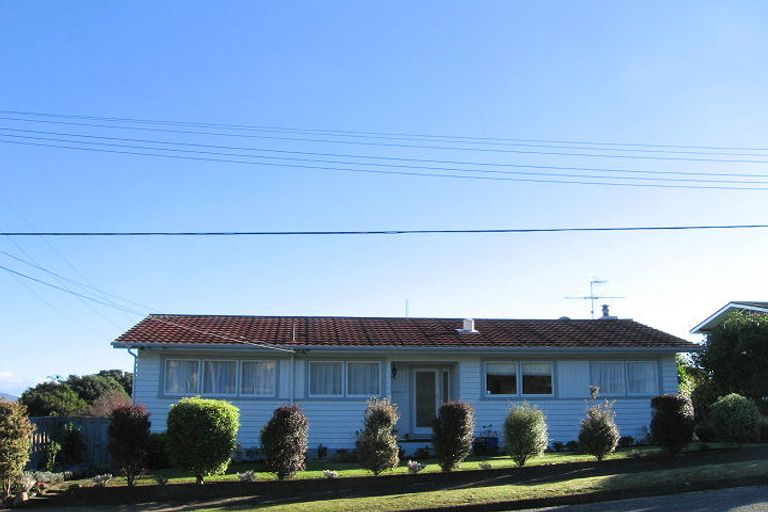 Photo of property in 5 Kawau Grove, Waikanae Beach, Waikanae, 5036