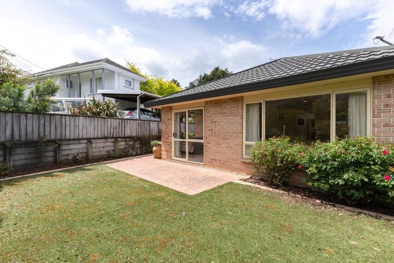 Photo of property in 1b Kereru Bend, Tawa, Wellington, 5028