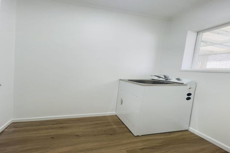 Photo of property in 18a Sylvan Crescent, Te Atatu South, Auckland, 0610