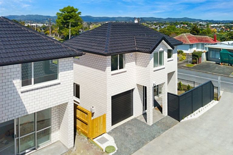 Photo of property in 14a Kirrie Avenue, Te Atatu South, Auckland, 0610