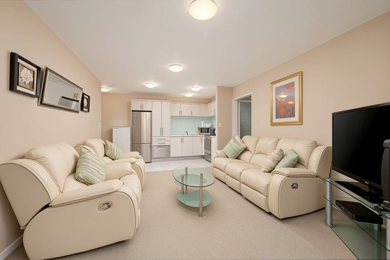 Photo of property in 77 San Marino Drive West, Henderson, Auckland, 0612
