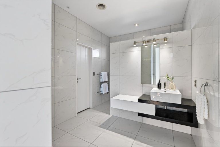 Photo of property in 27 Jervois Road, Jervoistown, Napier, 4112