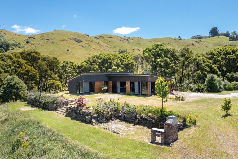 Photo of property in 1995 Waimarama Road, Waimarama, Havelock North, 4294