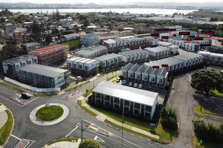 Photo of property in 2 Mikoikoi Crescent, Mangere Bridge, Auckland, 2022