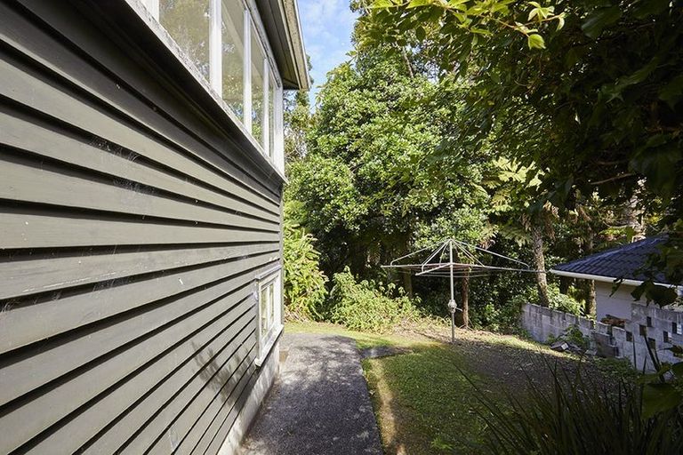 Photo of property in 37 Kopiko Road, Titirangi, Auckland, 0604