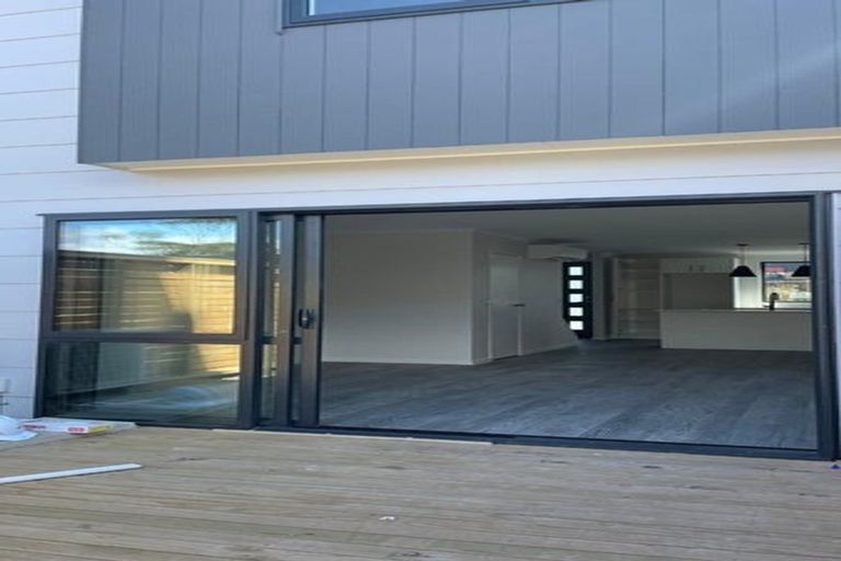 Photo of property in 468b Roscommon Road, Clendon Park, Auckland, 2103