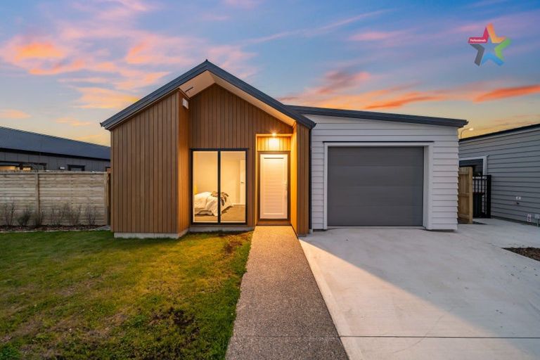 Photo of property in 8 Rotoiti Place, Paraparaumu, 5032