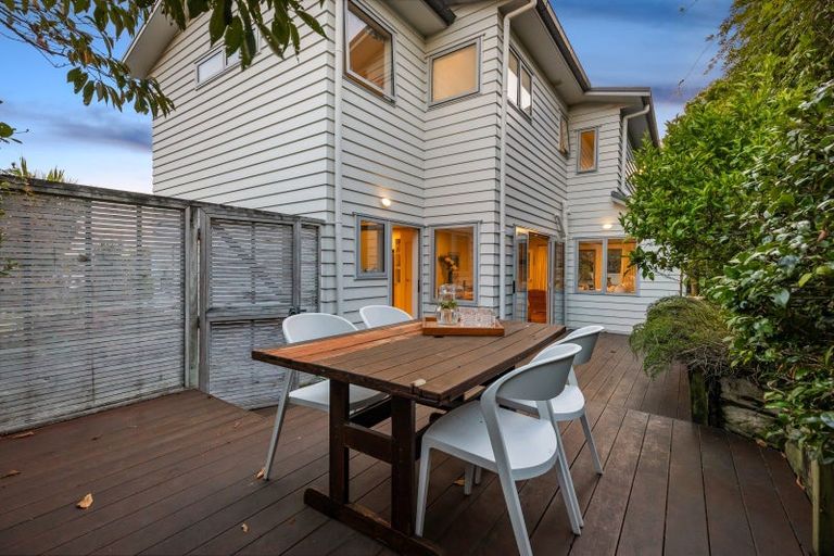 Photo of property in 18a Sylvan Park Avenue, Milford, Auckland, 0620