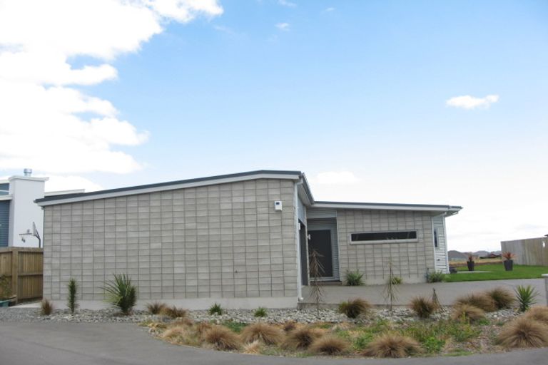 Photo of property in 2 Larchwood Lane, Parklands, Christchurch, 8083